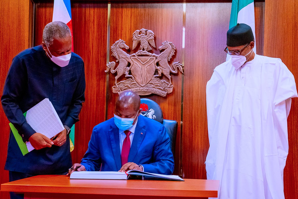 NigeriaGov's tweet photo. President @MBuhari received in audience, Prof. Faustin-Archange Touadera, President of Central African Republic at the State House, Abuja.

#AsoVillaToday https://t.co/nayibmB5KA
