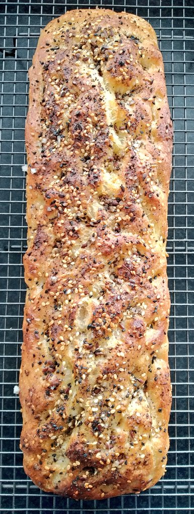 NordicLaura's tweet image. Focaccia with zaa'tar and lots of other seeds. 👍🏻 #focaccia #italian #italianbread #homemade #delicious #dough #baking #bread