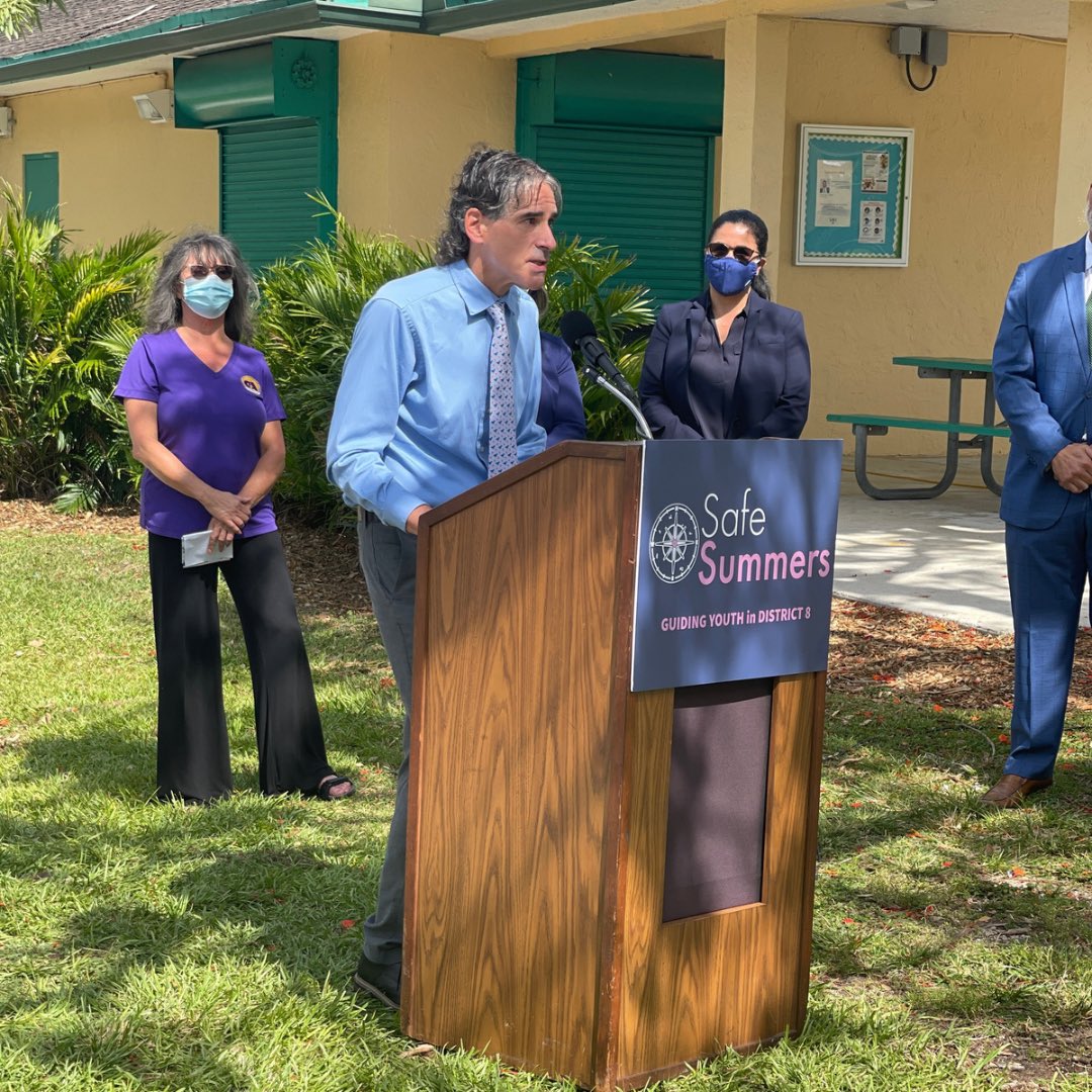 🌞👦🏾👧🏻🧒🏽 Every child deserves the security of having a safe and active #summer. This morning, Madam @mayordlc joined Commissioner @commishdch for a press conference at Devon Aire Park to announce the first-ever SafeSummers initiative that is funded by District 8.💛 #MoreThanParks