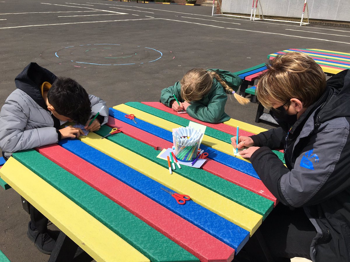 eahomelink's tweet photo. HLW Nicola & Karen had another great session with pupils in the enhanced transition group. We made fortune tellers with positive words & comments @EACHWBteam @EacEducation @Vibrant_Socks @VibrantEAC @brodie_suzanne @TammyDevlin2 #positivecomments https://t.co/C5kUJYfcQL