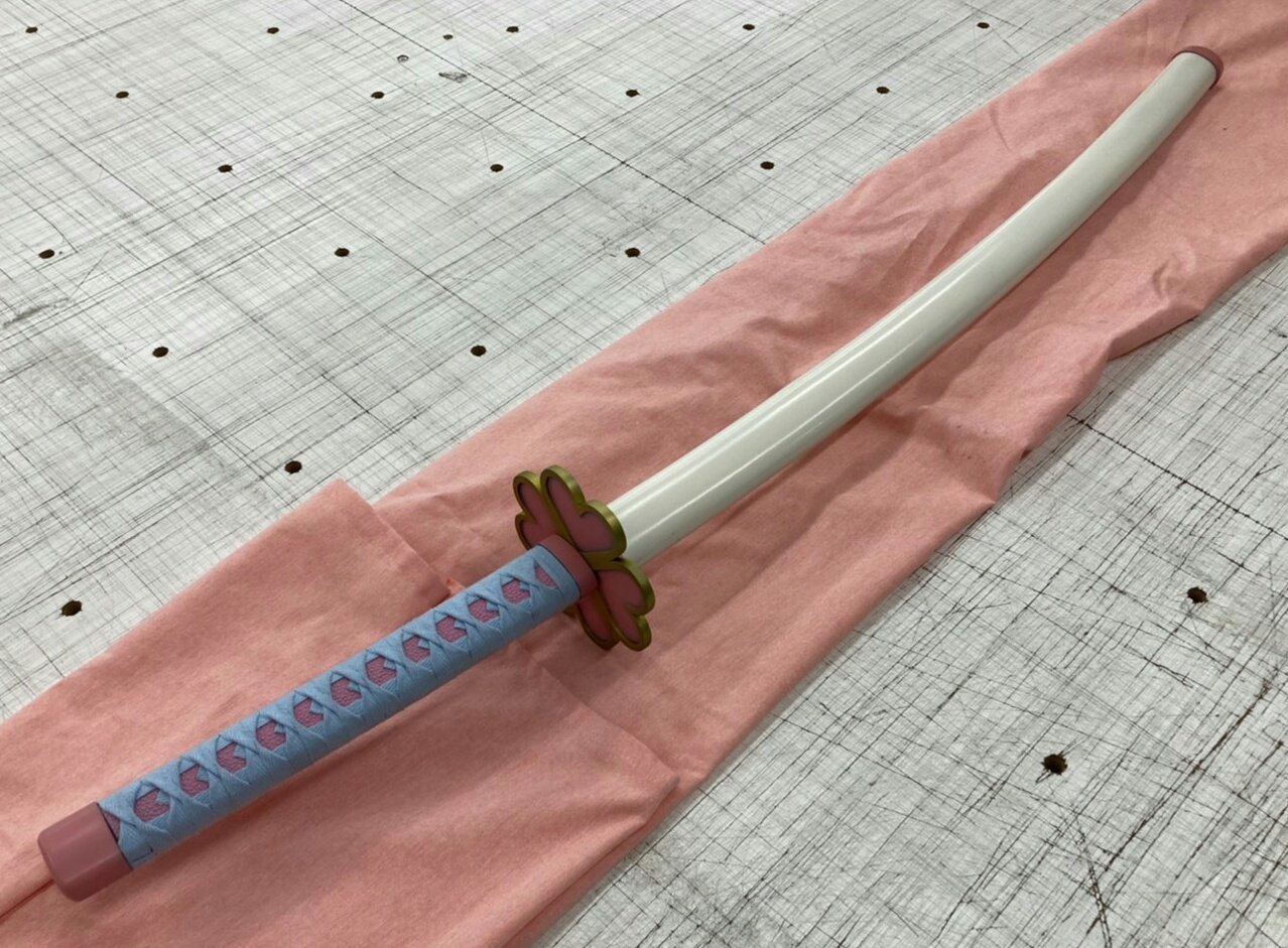 大吉武具店 甘露寺蜜璃 日輪刀 柄巻きはなるべくハートにしたけど猫にも見える 直刀状態からヒラヒラ状態へもなる軟質素材 鬼滅の刃 甘露寺蜜璃 T Co Rckvtbi4qk Twitter