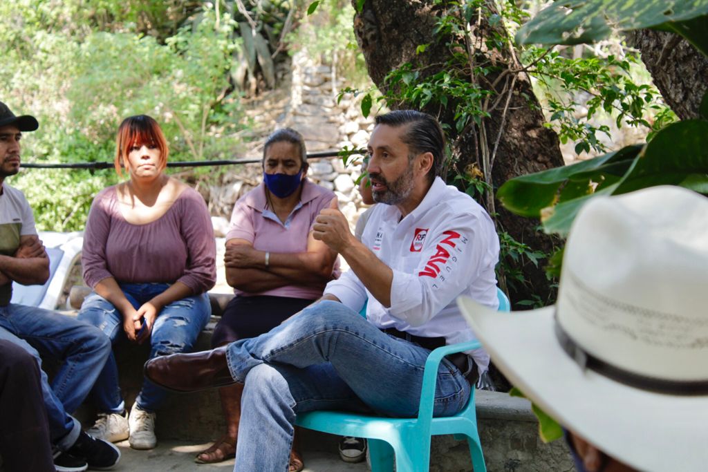 EnLaLupaQro's tweet photo. #Elecciones2021 Durante un encuentro con ejidatarios, @navamiguel_ ofreció su apoyo y acompañamiento legal para continuar trabajando por la comunidad y un Peñamiller más justo y sin corrupción
@Rspqro @ulisesgrmx @cin_cinthy @JFernandoGS @RenteriaCar
https://t.co/Em5cClgkqk https://t.co/jgOPJv18nl