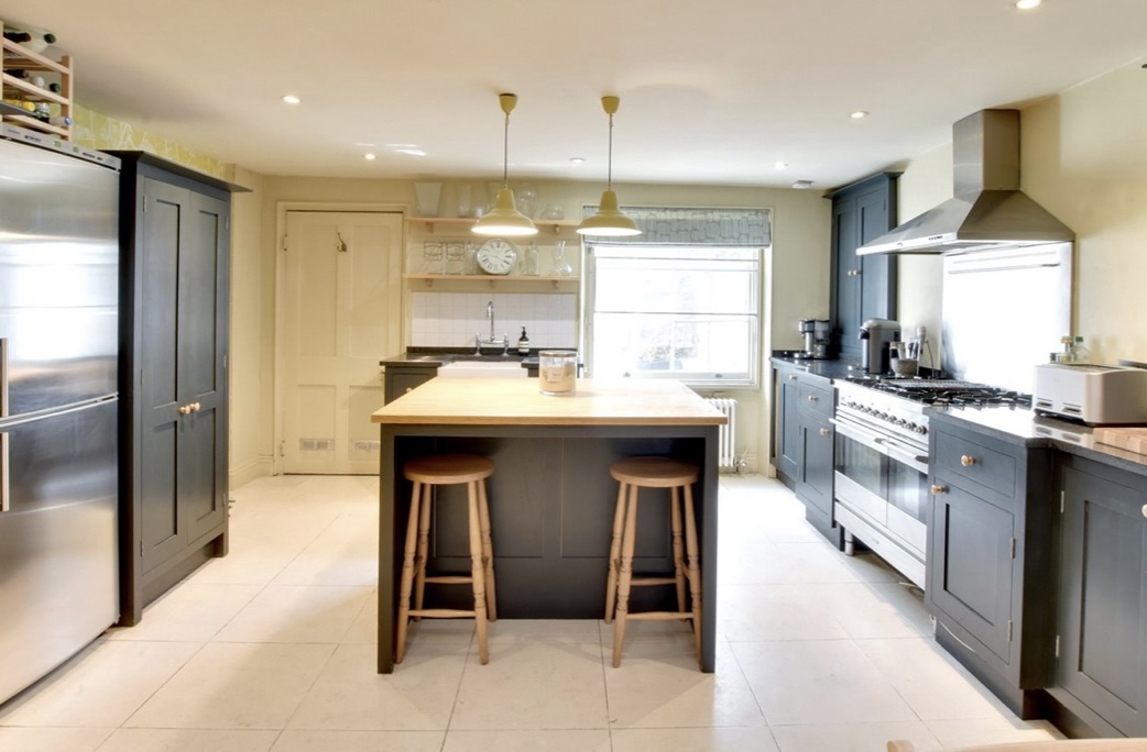 WinkworthUK's tweet photo. New to the market with Winkworth Greenwich you do not want to let this one sail past you 🚢
This incredibly rare 4 bed Georgian townhouse is located next to the famous Cutty Sark.
To arrange a viewing please visit https://t.co/nKeyw2OzfO
#localpropertyexpert #luxuryhomes https://t.co/OUFyrS0ICQ