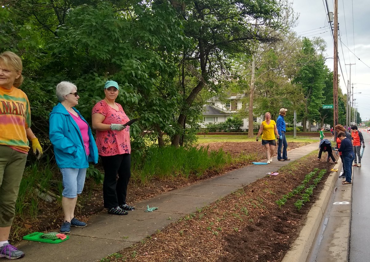 MBAMidland's tweet image. Blooms made its triumphant return over the weekend and it was a resounding success! We can't thank our friends at @corteva &amp;amp; @CityofMidlandMI enough for all their help!