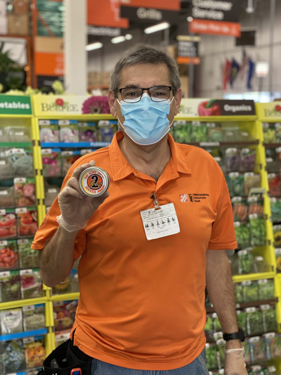 Outstanding job to our amazing associates on their anniversaries! 🧡🧡🧡 <a href="/RichBolton2/">@RichBTHD</a> <a href="/kmwunrow/">Kathleen Elmore</a>