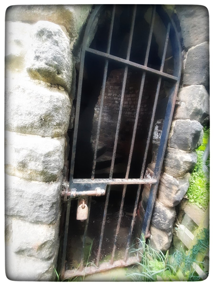meldewey_photos's tweet photo. 22 | 05 | 21 Headingley Sound Walk
Exploring the #echoes #soundwalk #freeapp #agardenthroughtime in #Headingley #Leeds
#walking #interactive #sound #art #mappingjourneys #gps #history #storyteller #audio #timetravel #narrative #immersiveart #free #wellbeing #mindfullness https://t.co/pZP9ib4psY