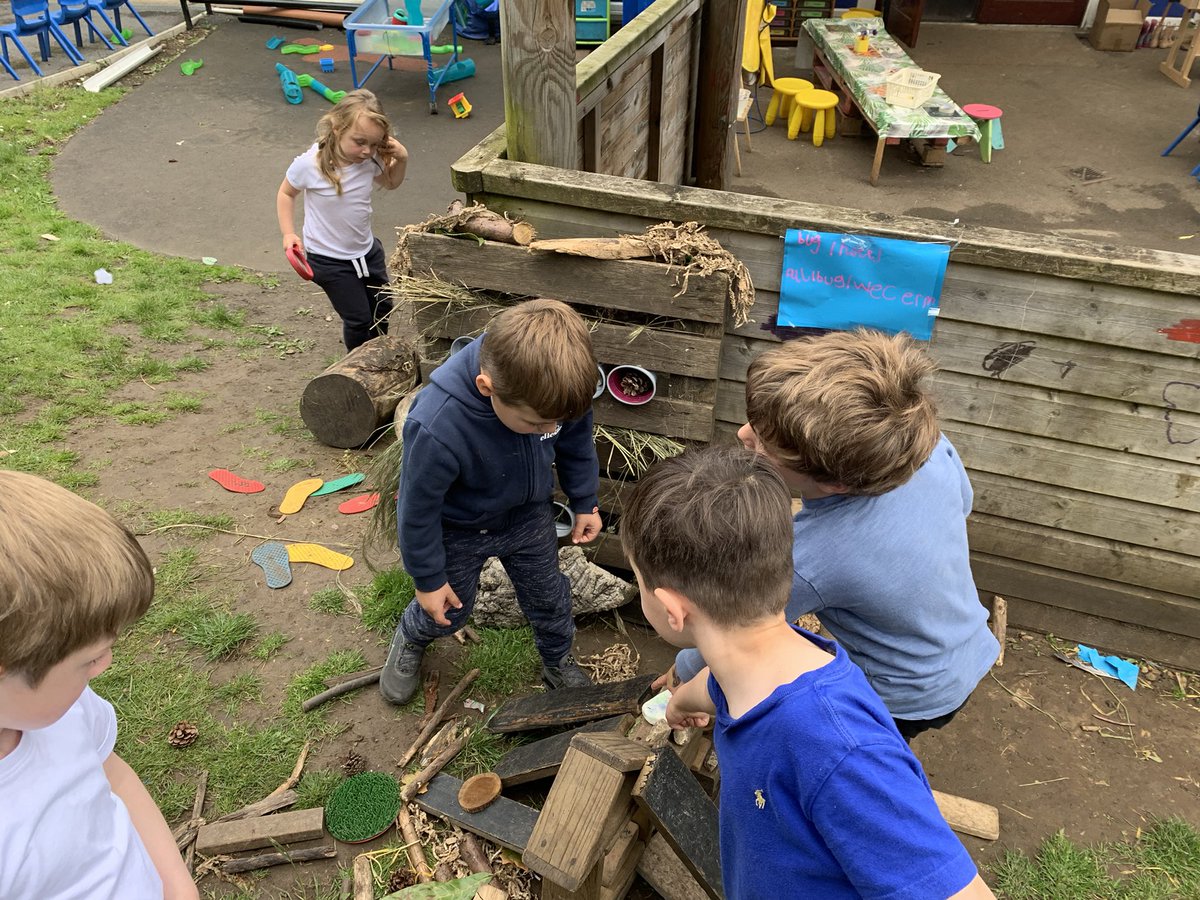 SaltersgateInf's tweet photo. Our Reception children decided they wanted to make a home for insects so made their own ‘bug hotel’! It even had a swimming pool extension for those insects that live around water. How thoughtful! https://t.co/j1JiH1UgBS