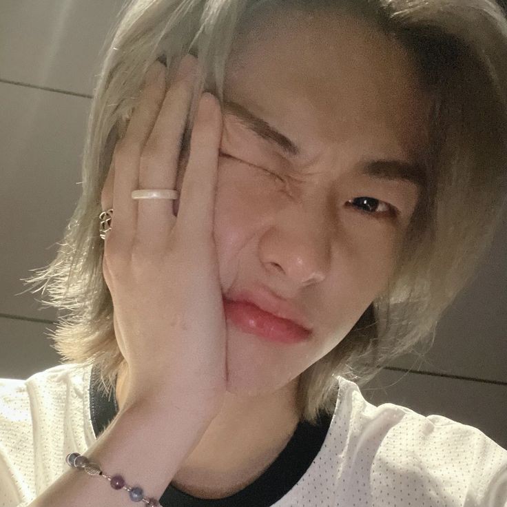 OOLEEYOUNGBOX's tweet photo. Udah seiman tinggal nunggu sehati 🤗
#StaySelcaDay #SSD #StrayKids #SayBeautiful #HYUNJIN @Stray_Kids https://t.co/gy8PyhOZcq