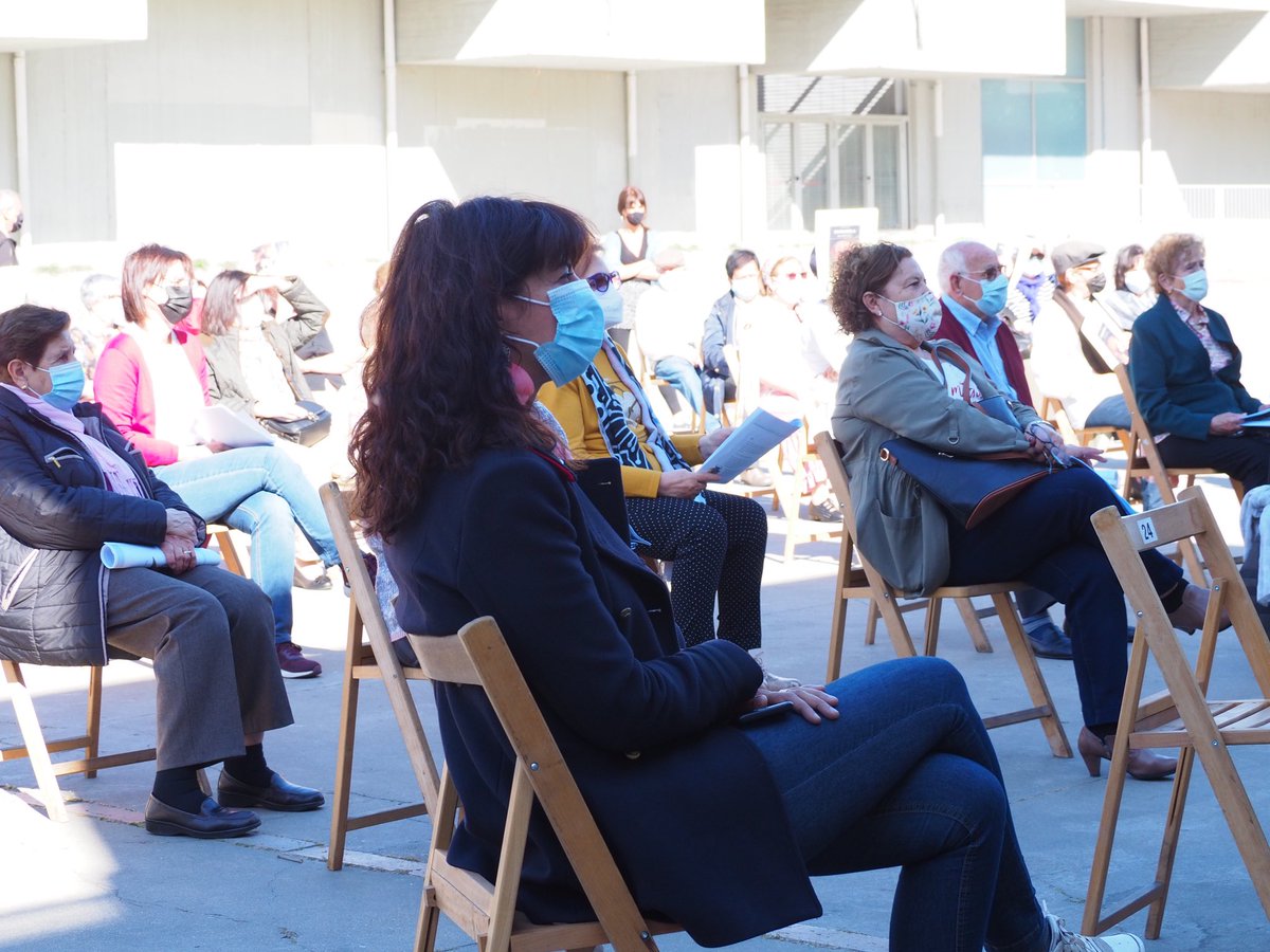 CasaZorrilla's tweet photo. La antesala de la @FerialibroVLL llega a los barrios con la iniciativa #Leenlosbarrios. Hoy arranca este programa en Pajarillos en colaboración con @Feceav. La concejala Ana Redondo ha inaugurado el ciclo 
+info: https://t.co/rNYOiMHYt3 https://t.co/0XszExERGY