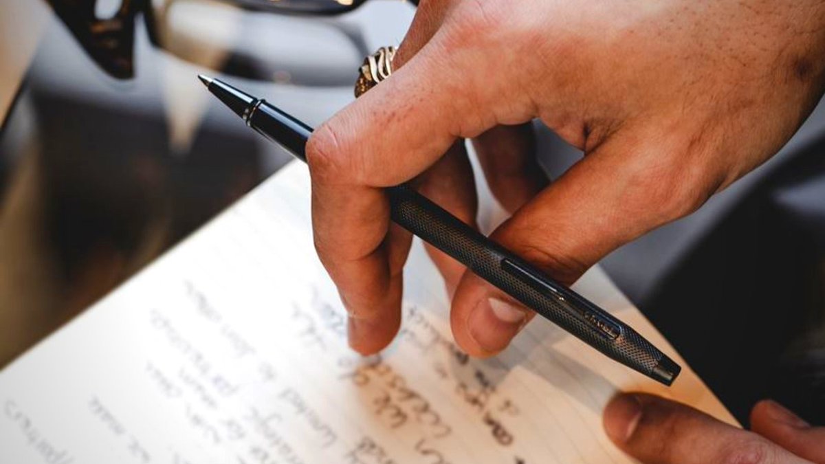 ExecPensDirect1's tweet photo. Is it just us or are Dad's so much harder to buy for?! 😥

CROSS have a wide range of masculine and stylish pens that can be personalised to create a lovely gift that will last a lifetime, pictured above is the Classic Century Brushed Black Rollerball 🖤

#crosspensuk #crosspens https://t.co/grGCiNJN8L