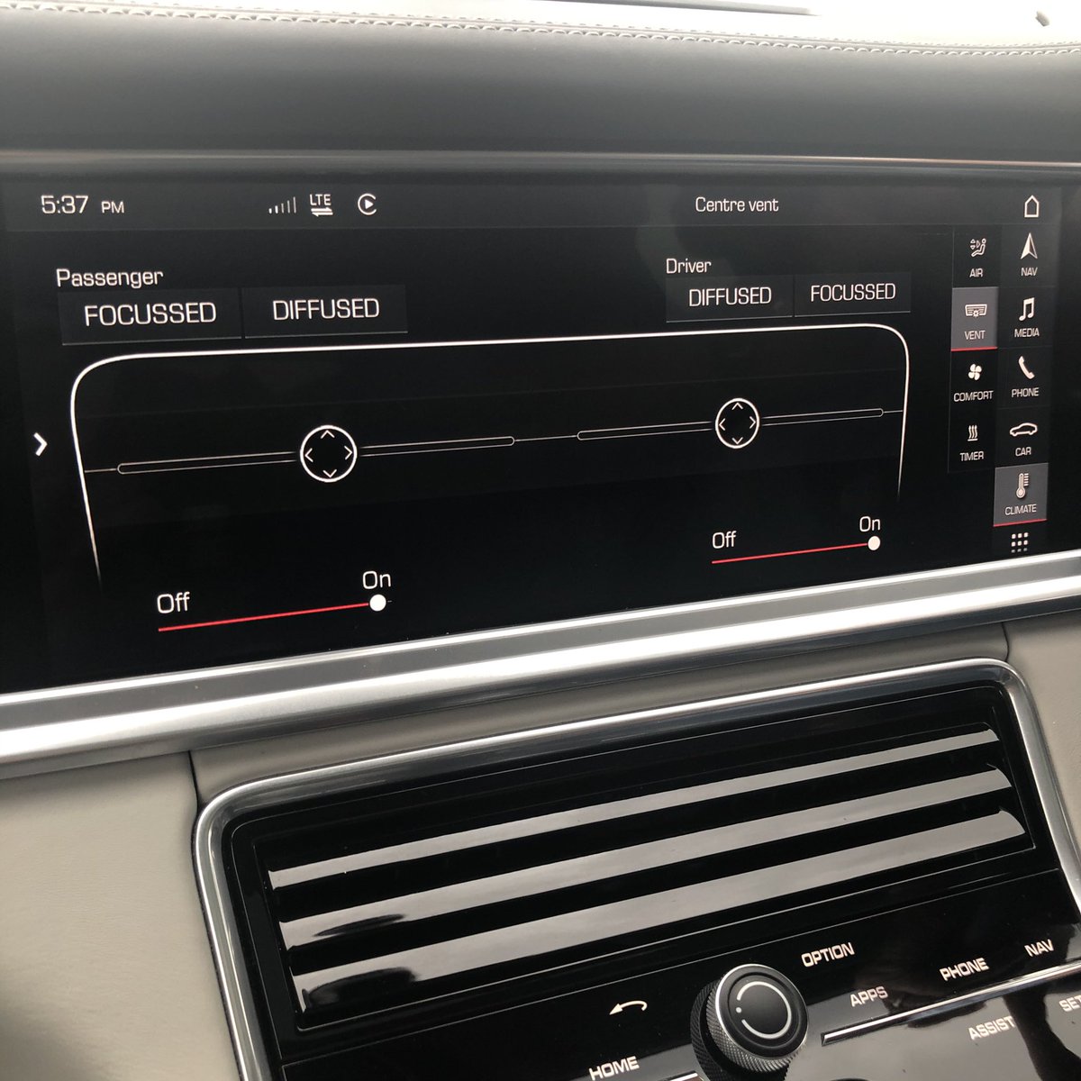 GrillaUsability's tweet image. Central air vent controlled by touchscreen, needing significant hand-eye coordination. Impossible to do safely while driving. Why is this basic control only available by touchscreen @Porsche? #designforusability #porschepanamera #usability #roadsafety #uidesign #formoverfunction