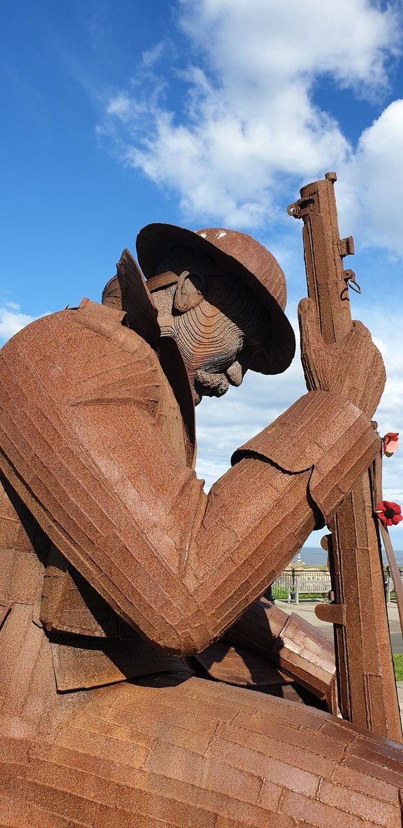DCTT_Traci's tweet photo. Amazing Alan Lansdale sculpture on #Seaham Seafront. Durham https://t.co/qy6Q1OyT7D