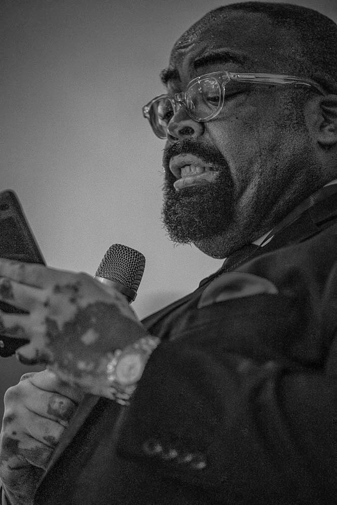 ogunyemidebo's tweet photo. President of The Nigeria Bar Association
Olumide Apata.
#ogunyemidebo #monochromeguy #gsm #thecapman #theplug https://t.co/A72pFWqv1a