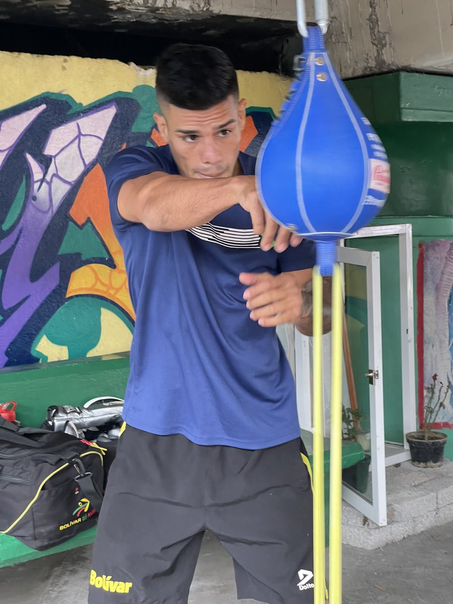 pdeportivas_'s tweet photo. 🇨🇴🇲🇽El colombiano Belmar Preciado ya se encuentra en la #CDMX listo para subirse al ring y enfrentarse al mexicano David “Severo” Carmona el próximo 28 de Mayo por el título #FECARBOX en peso supergallo.
🏆🥊 https://t.co/8N21aoWOIR