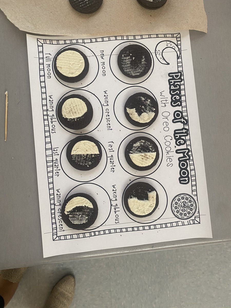 MsGrahamfrps's tweet photo. Today we worked on phases of the moon using oreos to carve out the different phases! It sure was a tasty experience 😁💛💙 @frps_Letourneau https://t.co/yvsTkM7QcB