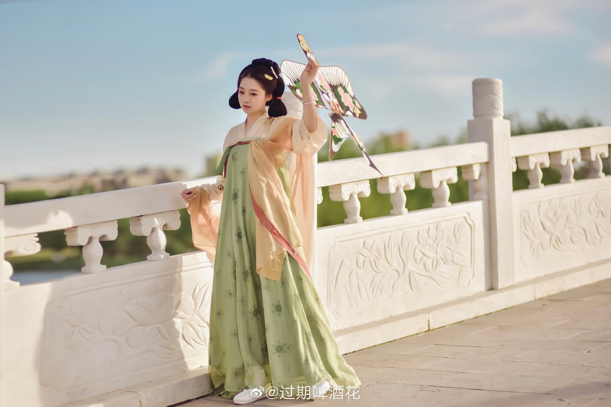 znksk3's tweet photo. hanfu
#傳統文化 #中華風
#ChineseCostume  #漢服チャレンジ
#汉服挑战 #한푸_도전 #China #汉服 #漢服 #한푸 
#Chinese_style #中���风 #中国 #ChineseCostume #chinesefashion #ChineseCulture #ChinaStory #Chinese_culture #hanfu_challenge #hanfu https://t.co/oWM5uYVn3p