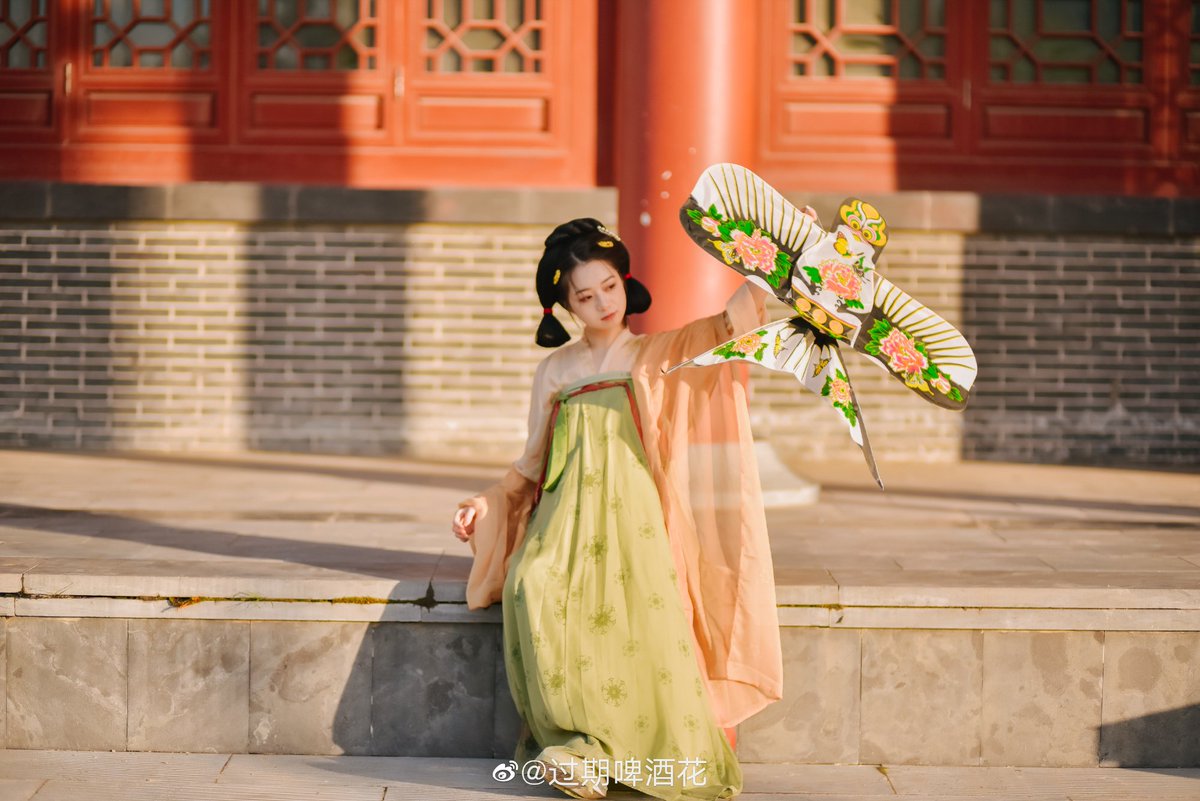 znksk3's tweet photo. hanfu
#傳統文化 #中華風
#ChineseCostume  #漢服チャレンジ
#汉服挑战 #한푸_도전 #China #汉服 #漢服 #한푸 
#Chinese_style #中���风 #中国 #ChineseCostume #chinesefashion #ChineseCulture #ChinaStory #Chinese_culture #hanfu_challenge #hanfu https://t.co/oWM5uYVn3p