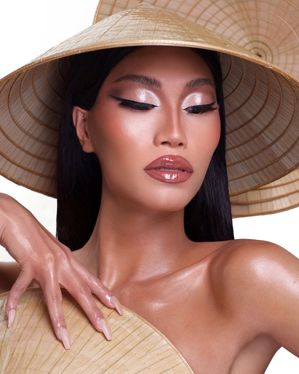 KahmoraHall's tweet photo. Is this what they mean by Asian Glow 🇻🇳✨? Photo and Makeup by #DivaSoria https://t.co/tsqJlLPH9N