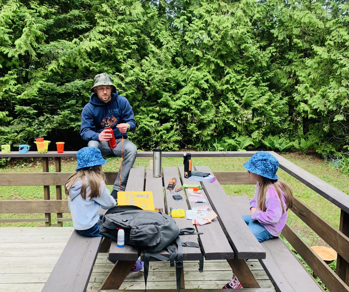 Jeff_J0hnson's tweet image. Today, we practised our first aid skills, discussed our evacuation plan, and compared what I have in my pack when I am running the trails to the store bought medical kit. @scoutscanada @reallesstroud #Great8Challenge #SurvivewithLes #DisasterMaster