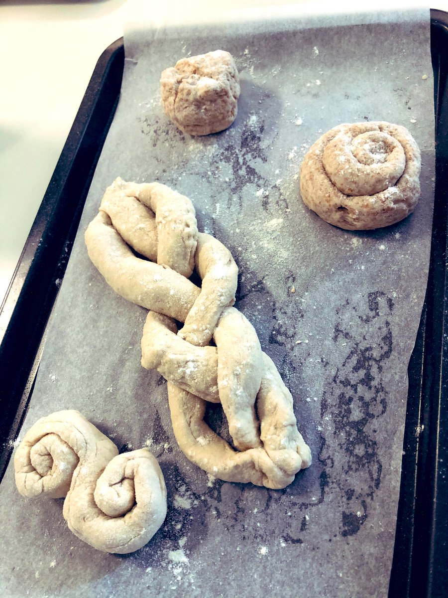 FredaQueenie's tweet photo. Wow we Kneaded this ... What a fabulous day reflecting on our Presentation skills with Year 8! @SADARTdept @Georgia_w @SwindonAcademy1 #edutwitter #bread #makingdough #presentationskills https://t.co/nqohvkMnxj