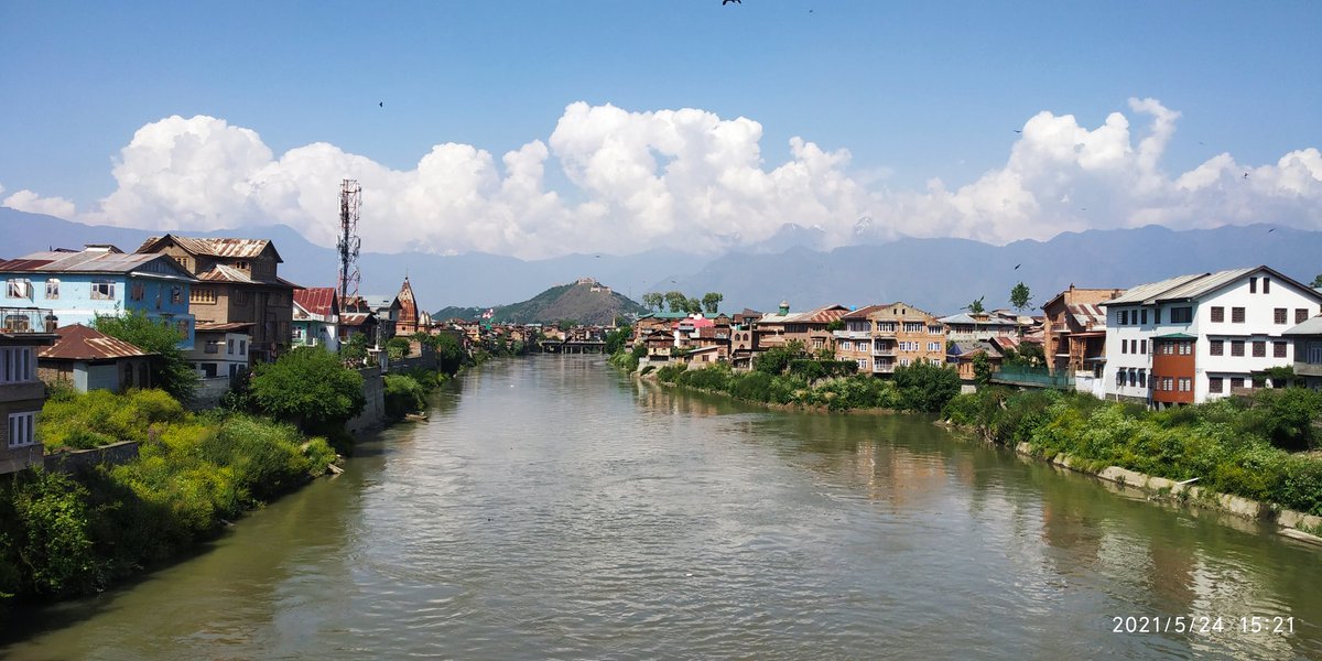 AtharQadiri's tweet photo. Vyeth Roze Pakaan!! A scenic view of River Jehlum (Ja-e-Alam) in Downtown of Srinagar City, summer Capital of Jammu and Kashmir.
#Jehlum #Vyeth #Hydaspes #Vitasta https://t.co/Jp3wr5rzgq