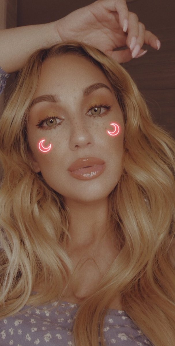 Samantha March tweet media