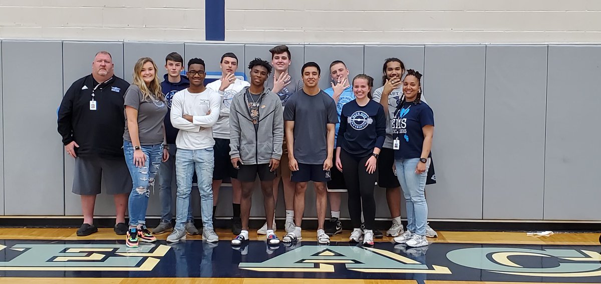 AcePowerlifting's tweet image. @SignBrothers @EastHighAces State picture retakes!  #wegetstrongtogether #wewinstatetogether