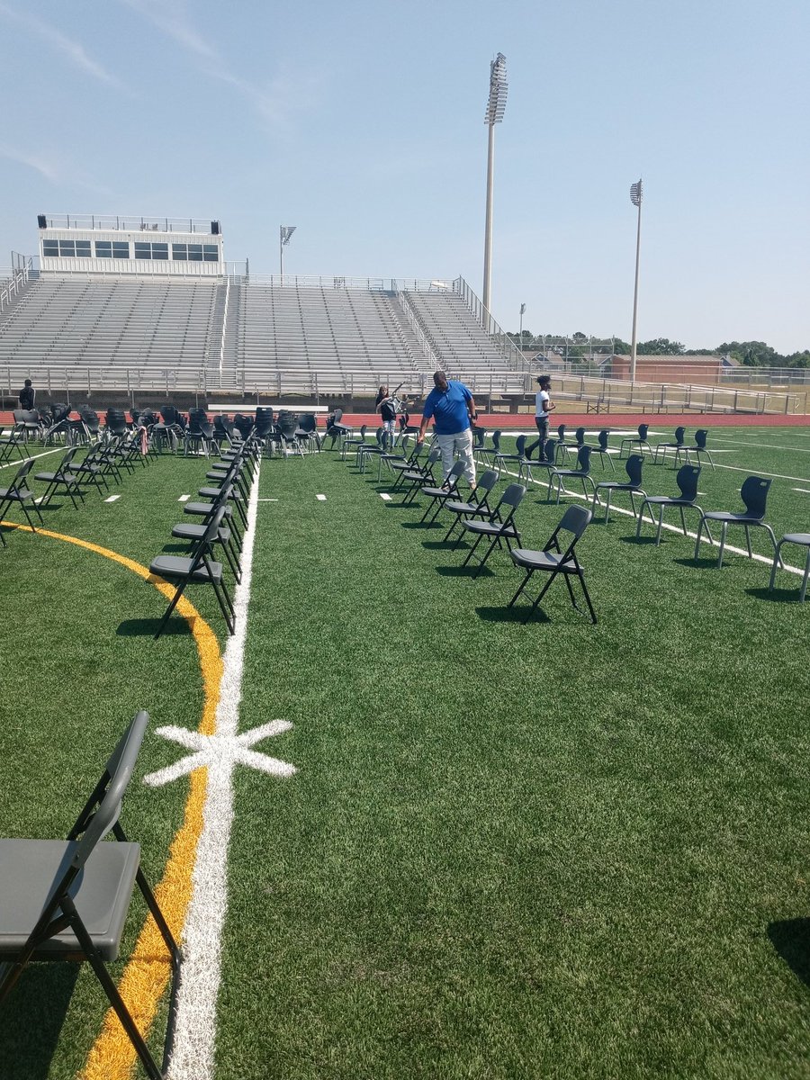 RaquelMoss19's tweet photo. Today Asst.Principal Underwood explained how BOYS can do mathematics!! Algebra 2 will introduce rows and columns,matrices in HS. Our young men are crossing over... Grad Coach Pleased! @MMS_HCS @Quavo2288 @istaypersistent @MHS_WarHawks https://t.co/Qyo6y1EEF7