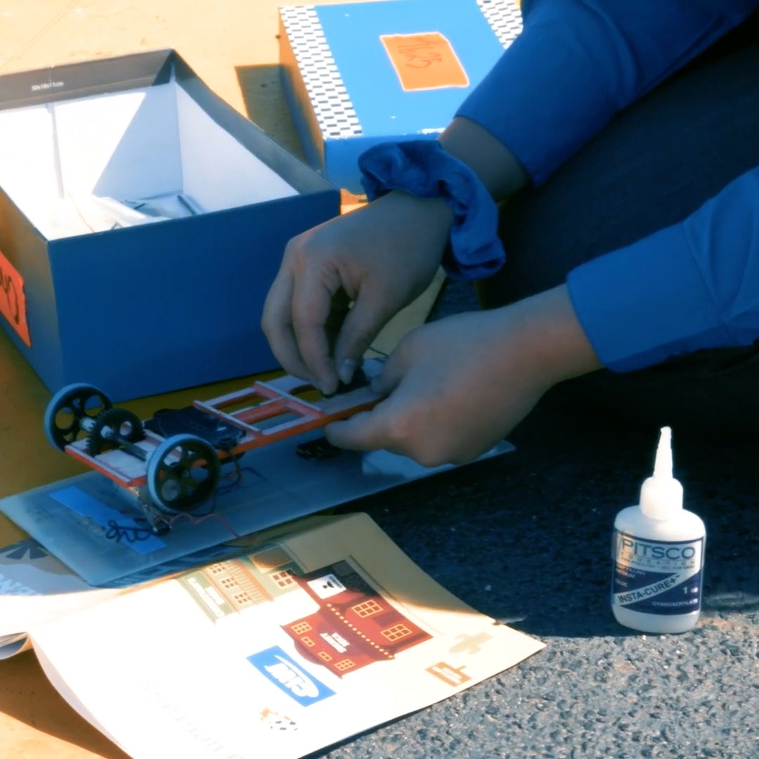 Made_In_HC's tweet image. Hillsborough County students are getting back to their classrooms, and getting their hands on engineering and robotics projects. 🤖 Check out manufacturing programs for middle and high school students here: bit.ly/3hQWfwg.