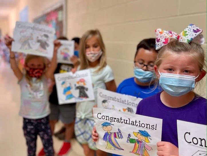 HCPSNC's tweet photo. It's graduation week & our grads are struttin' their stuff! π π
Elementary schools invited the #ClassOf2021 back to their stomping grounds for "Grad Walksβ & cheers!
Check out even more #GradWalks pics in our Facebook album (weβll keep adding more)! https://t.co/kbDLqkltK6