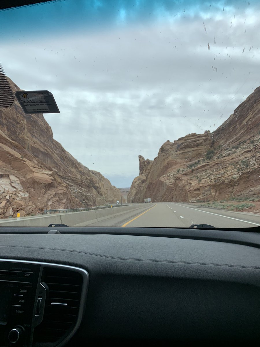 shortiesade_'s tweet photo. Mini Vacay 🥰✈️🍾⛰ #Vegas #Colorado https://t.co/dMsu0gTU6X
