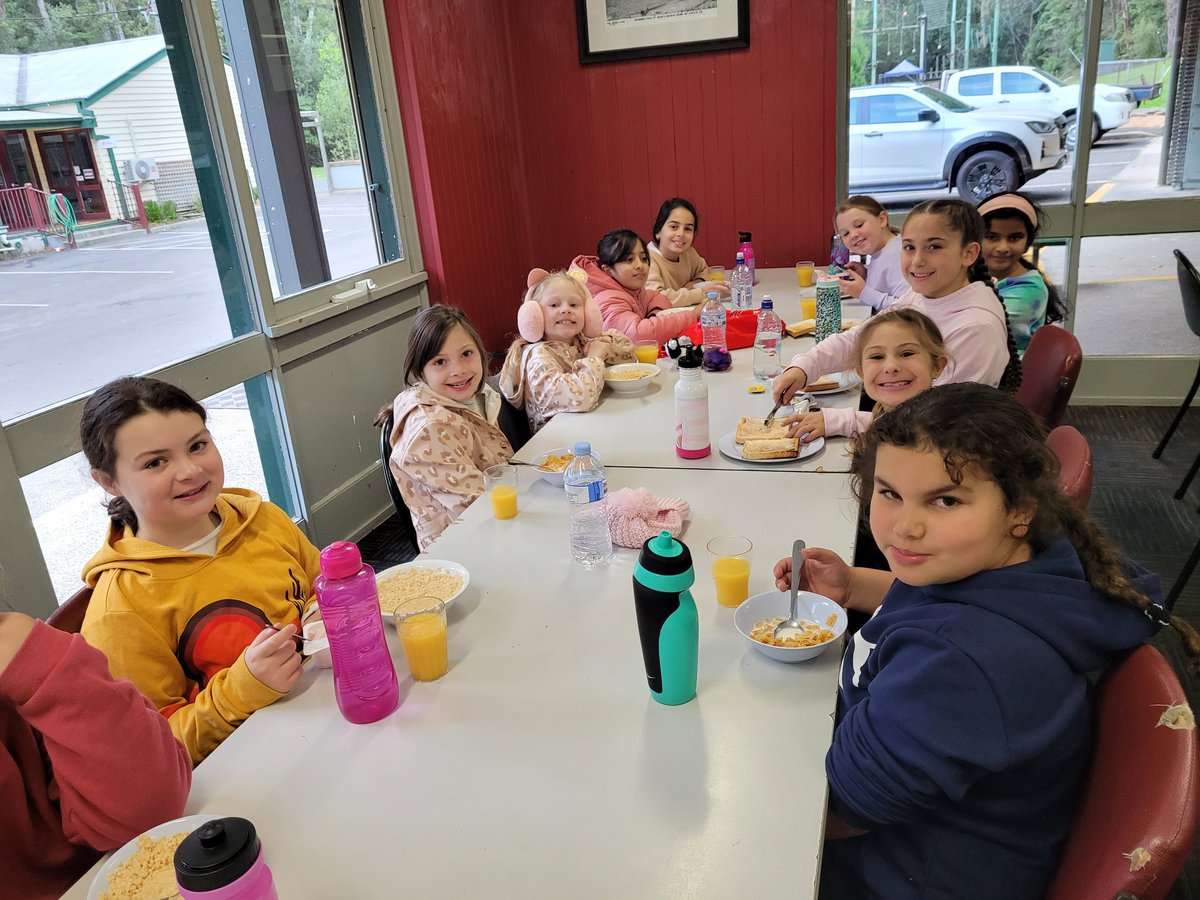 Miss_Shabo's tweet photo. Breakfast time! 🧇🧃@AitkenCreekPS https://t.co/Z4YnELT4av