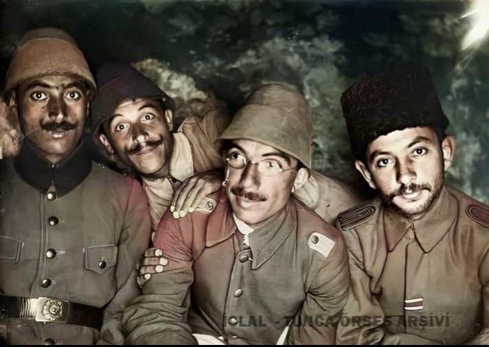 Mükemmel bir fotoğraf. 

Filistin Cephesi.

İclal-Tunca Örses arşivlerini bizlere açtıkları için teşekkür ederim.