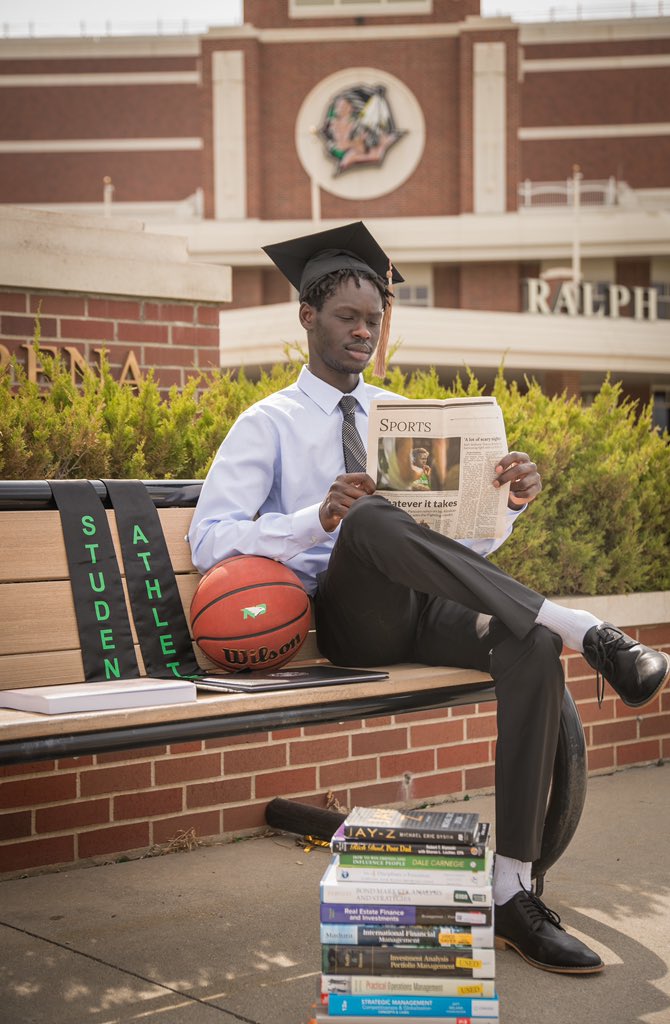 BentiuPanoam3's tweet photo. First person in my bloodline to graduate college.

Use sports as a vehicle, don’t let sports use you 🙏🏿 https://t.co/PBkwsqz2nW