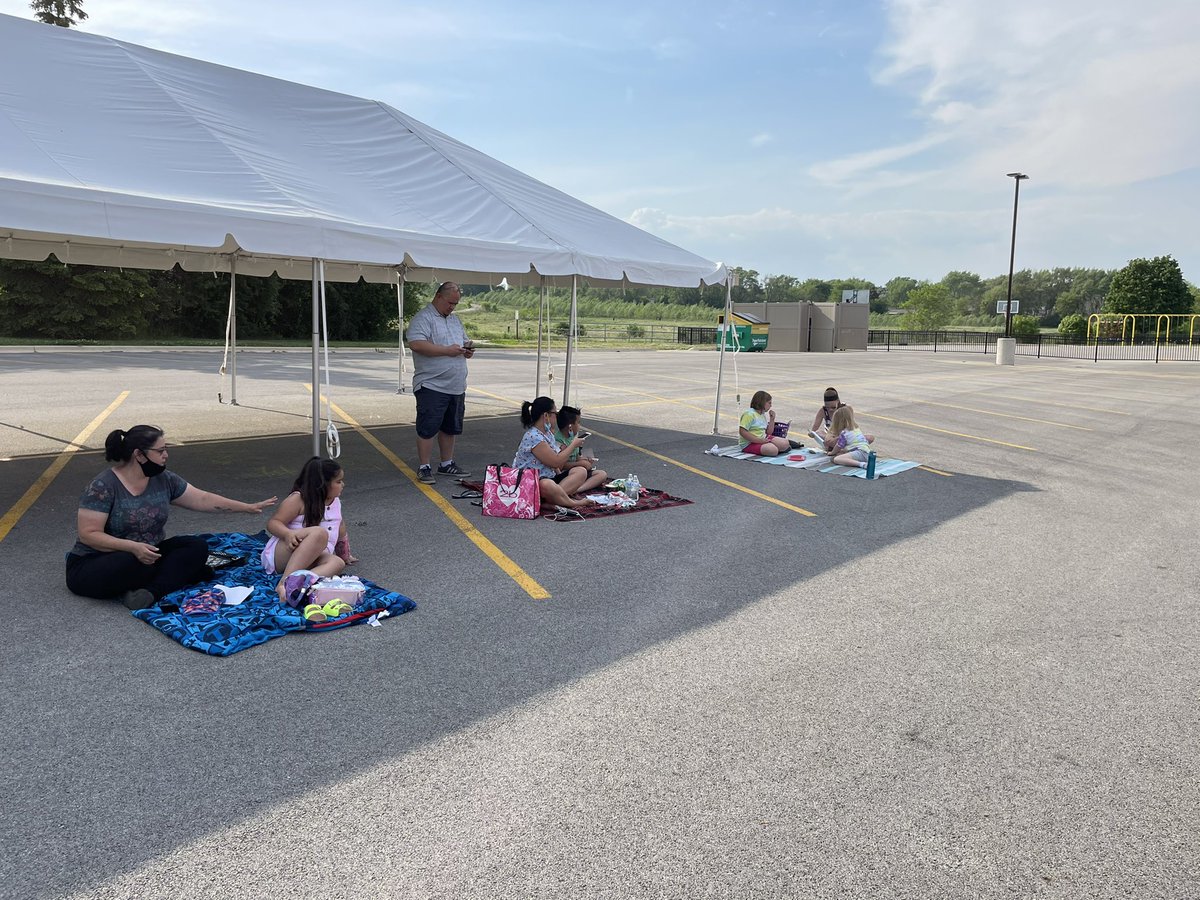 MrGGreenbrook's tweet photo. Blanket Bingo!  Great Day to be a Gator! https://t.co/Wd282t7vMn