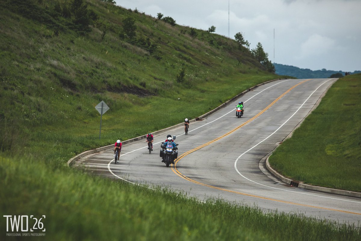 Kimberley MORRISON (@triathlonkim) on Twitter photo If you look really closely you will see how I rode the final 25miles of the IRONMAN Tulsa bike leg... #onthehoods Ooouch!
📸 <a href="/Two26_photos/">Two26 Sports Photography</a> If you look really closely you will see how I rode the final 25miles of the IRONMAN Tulsa bike leg... #onthehoods Ooouch!
📸 <a href="/Two26_photos/">Two26 Sports Photography</a>