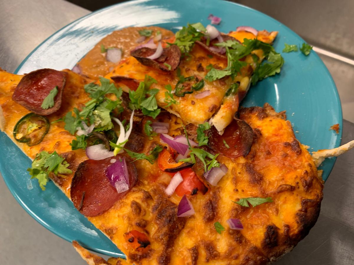 VT_FEED's tweet photo. π Fire up the oven for #jrironchefvt Cooking Club's May Recipe Challenge: CVU's Vermont Pizza with Apples, Cheddar & Maple! Submit your creation by SUNDAY, 5/30 to be in the running for a culinary prize pack https://t.co/ESr80i3Nxb. π·: @kingstreetctr @NOFAVT @ShelburneFarms https://t.co/y6ddgVS9xF