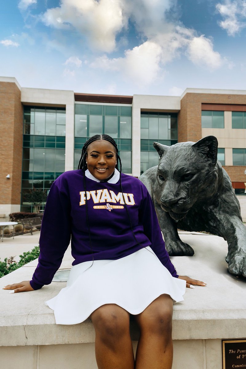 teeszn_'s tweet photo. “Education is the most powerful weapon which you can use to change the world.” 

May 15th I graduated from THE ILLUSTRIOUS Prairie View A&amp;M University. 💜💛💜💛
-B.S. Criminal Justice 🕵🏾‍♀️
-4x Deans List recipient 
-Mentor 
-3.49 GPA
-First Generation

James 4:10 ✝️💛 https://t.co/KNRqWlatHo