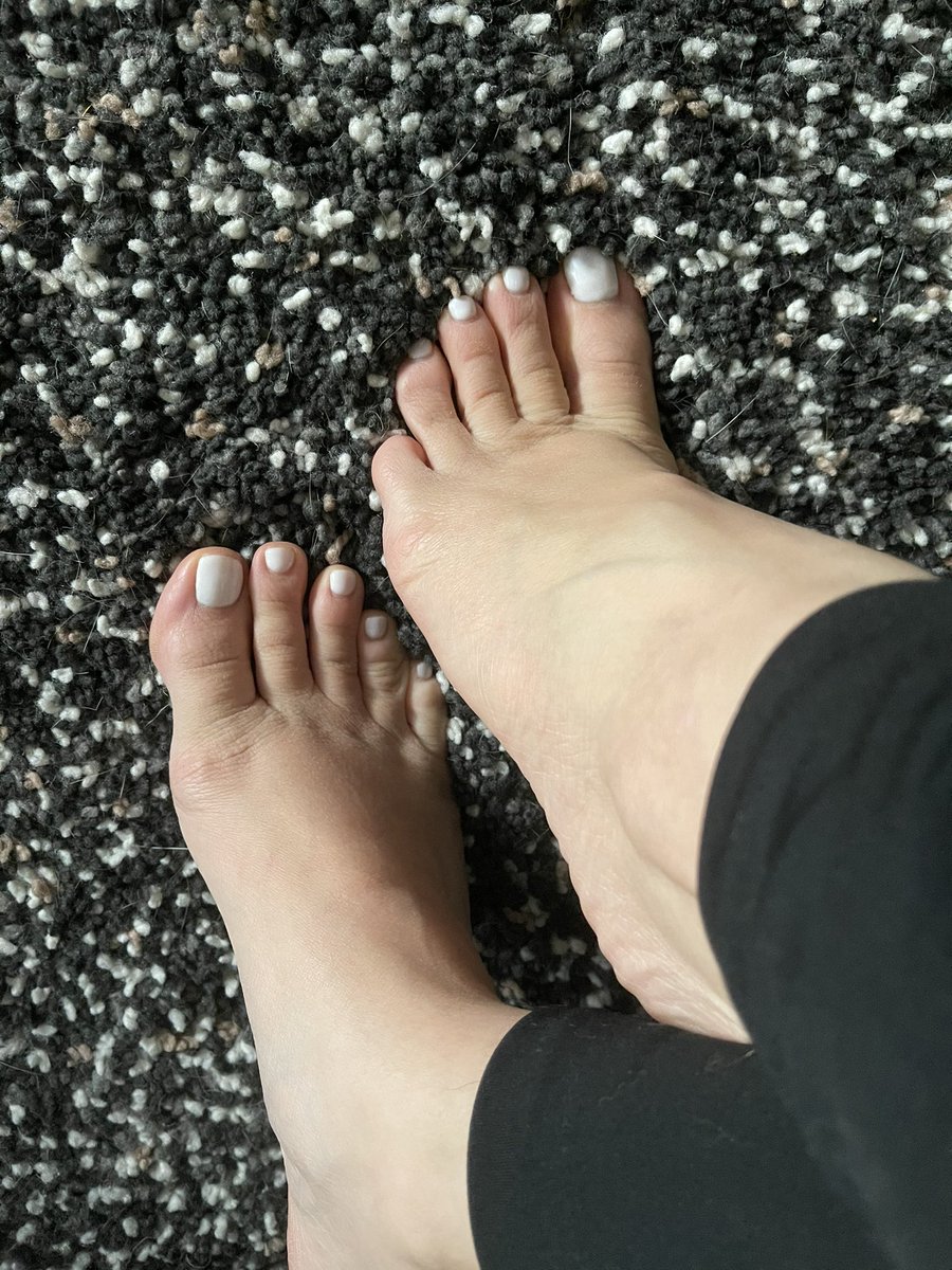 DonnaWinterp's tweet photo. Hello hello!! Let’s start talking about lovely feet🧡
Dm me if you wanna some more hot feet pics😈

#onlyfans #feet #sexyfeet #sellingcontent #onlyfansfeet #adultcontent https://t.co/ukWhL4JCdo