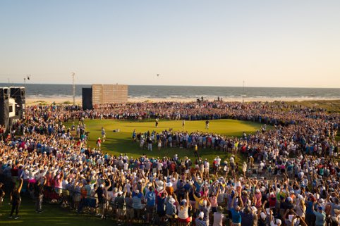 GolfingRalph's tweet photo. This is a tremendous photo from yesterday with the fans all round the 18th hole celebrating @PhilMickelson winning the #PGAChamp https://t.co/8yHyx3Rknu