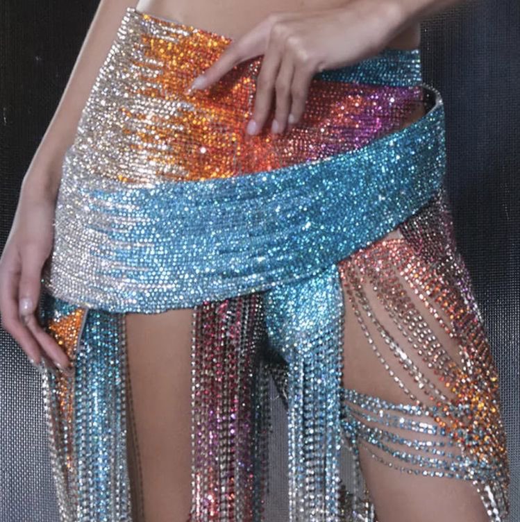 quitunext's tweet image. okay but imagine dua lipa in this