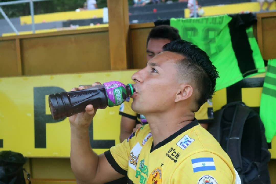 cdplatense_sv's tweet photo. Le damos la bienvenida a nuestro nuevo patrocinador Deporade El Salvador.
Ayer nuestros jugadores luego del partido se hidrataron con Deporade.
El futbol es mejor con tu sabor favorito de #Deporade https://t.co/IYmymXfQyN