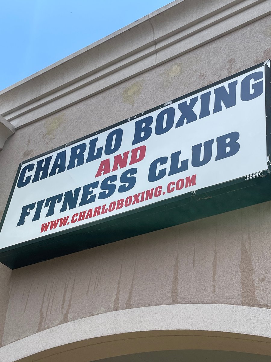 TwinCharlo's tweet photo. Check Out The New Youtube On “Ringside With The Lions”  RT @ochocinco: It’s go time with @TwinCharlo 🥊 https://t.co/jNrz6htvDD
