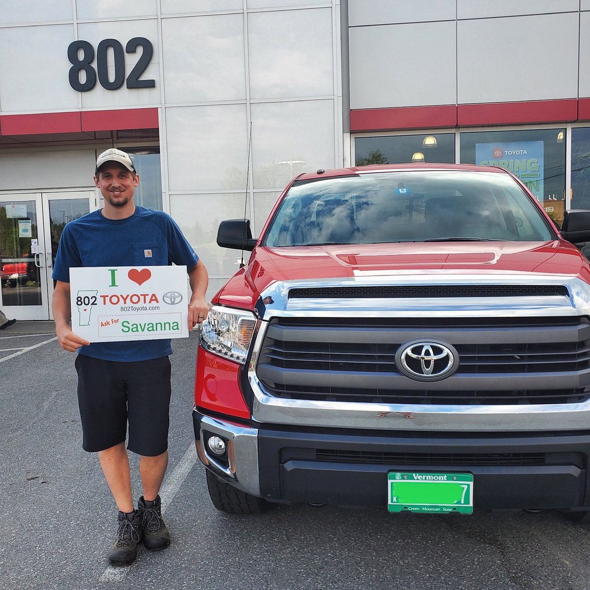 Cheers to Tyler, who just took a safe delivery of this #CertifiedPreOwned 2015 #ToyotaTundra from Savanna Andress!

Be sure to #AskforSavanna by calling (802)224-7235, or email sandress@802cars.com
💪❤️🚙🏥💯
#vermontstrong #ilove802toyota #stayhealthy #staysafe