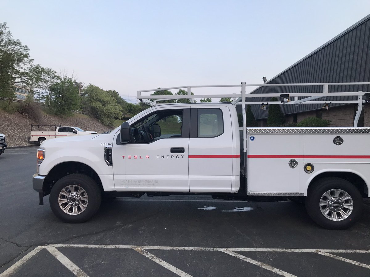 ChrisesFace's tweet photo. #upgradeworktruck https://t.co/nqwIMDI83I
