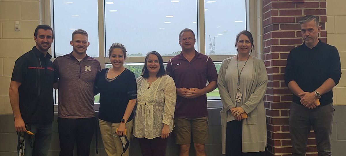 MagnoliaHighTX's tweet photo. We would like to recognize and thank this wonderful group of educators for their service to the students of @MagnoliaISD. Today they received their service pins for 5 years of service. #LoveServeCare #ALLINMHS #GoDogsMHS https://t.co/3j3y5T6XbA