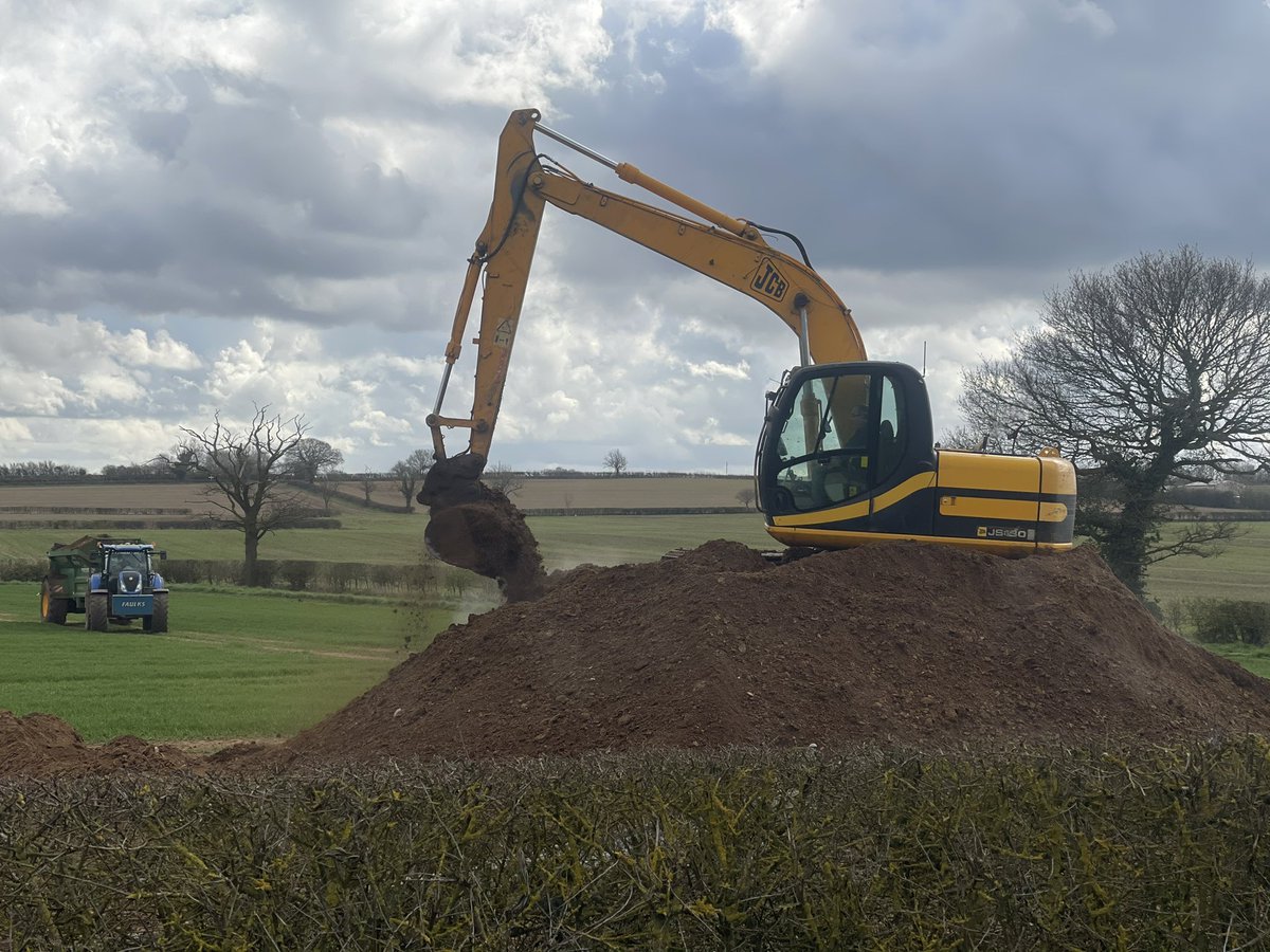 willoliver88's tweet image. With new fertiliser prices out it is great to be reducing our reliance on bagged fertiliser. The addition of poultry manure and food based digestate across our rotation is having huge benefits. #netzero