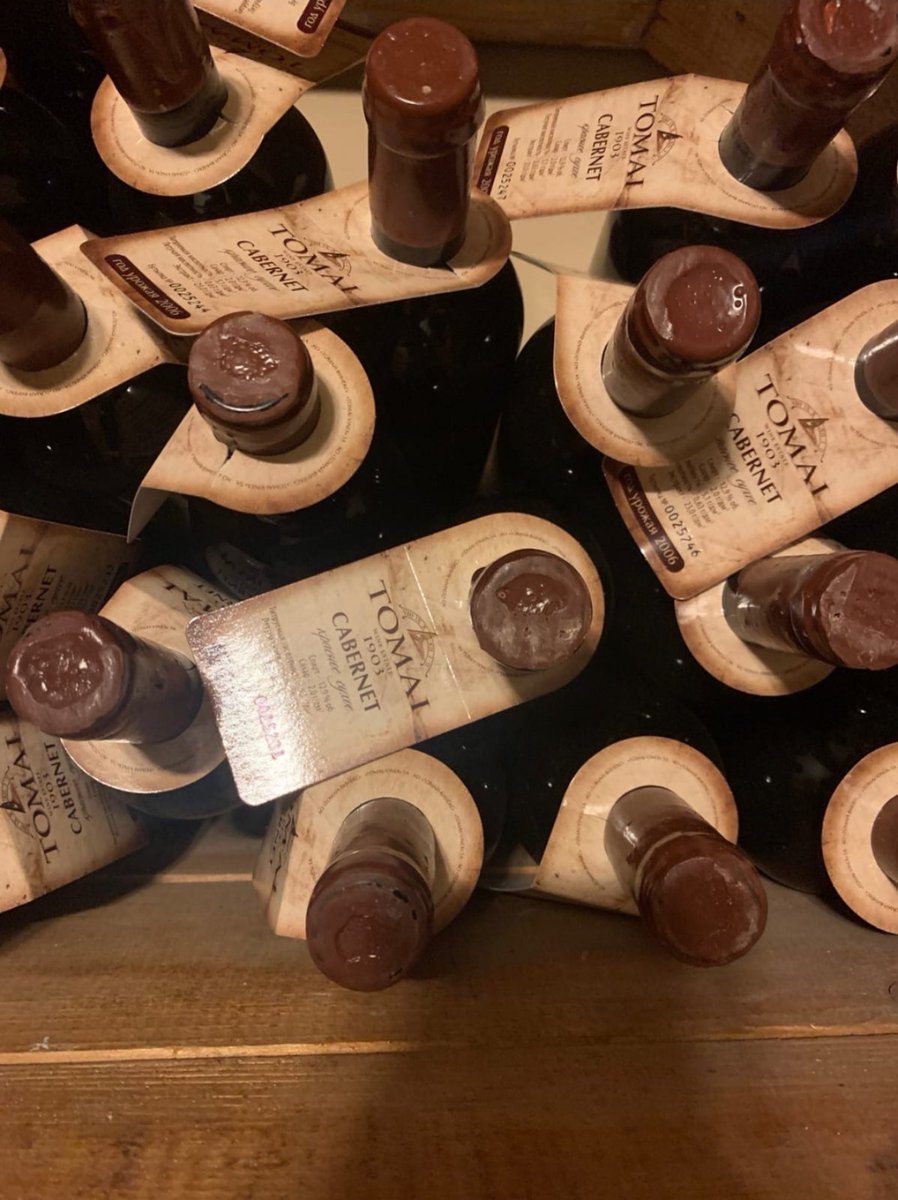 quick_philip's tweet photo. My teenage student collects #moldova n collection #wine from #Tomai #winery in the #gagauz area of Moldova 🇲🇩..the prices are pretty reasonable for 2003s if you wanna buy them.... https://t.co/MmmT1oWduA