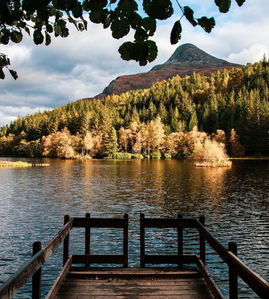 VisitScotland's tweet photo. Relax &amp; enjoy the natural beauty of the #Highlands! 💕 Who wants to escape into the Scottish wilderness?! 👣🍃 #RespectProtectEnjoy 📍 #Glencoe Lochan 📷 IG/danchristie_24 https://t.co/didxGVruld