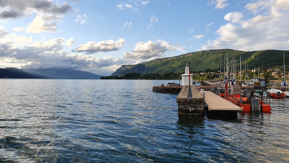 VincentGenot's tweet photo. Lac du Bourget. #aixlesbaims https://t.co/TyQ5Bq9wyu
